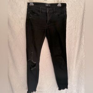 Abercrombie & Fitch. Harper Low Rise Ankle fit. Size 26. Cute casual black jeans